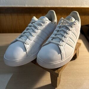 Adidas Women’s Grand Court 2.0 Shoes Size 10